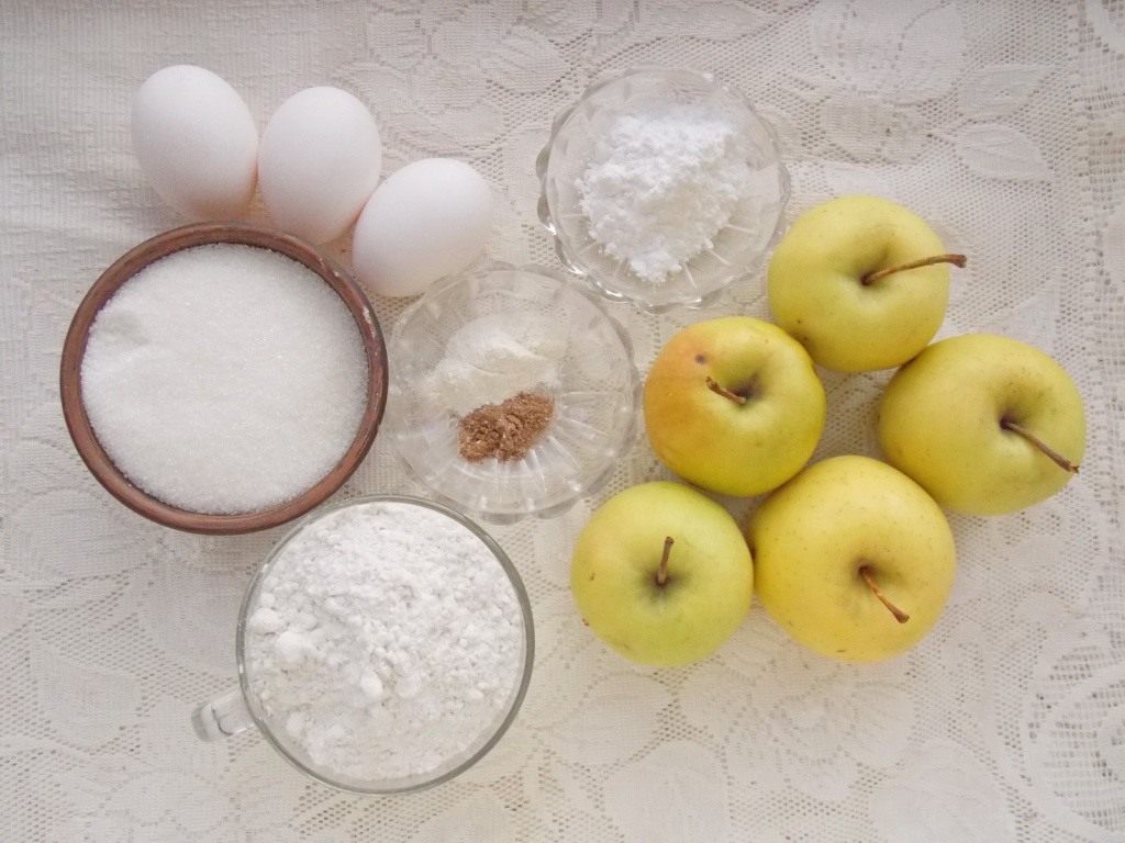 ПП шарлотка с яблоками — рецепт с фото